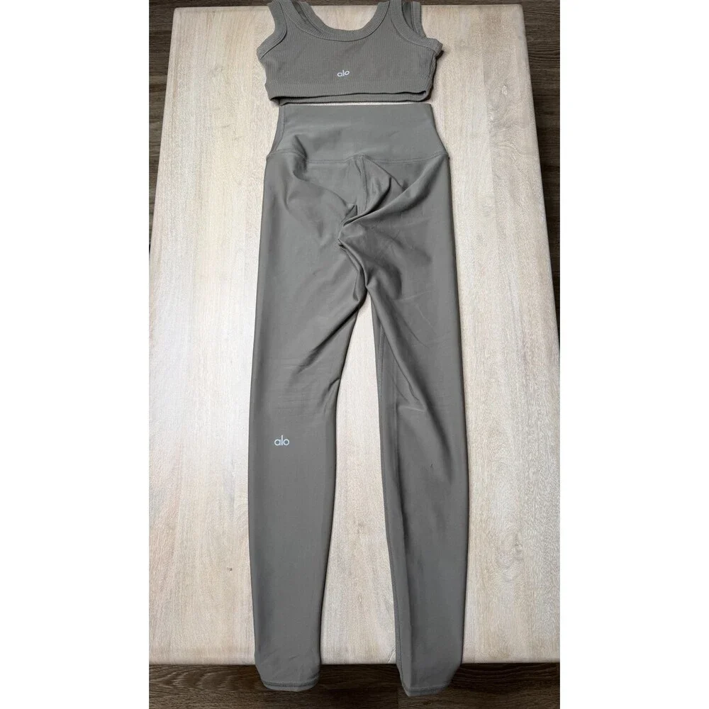 Alo Yoga SET Airlift Full Length Leggings AND Wellness Ribbed Bra in Gravel XS